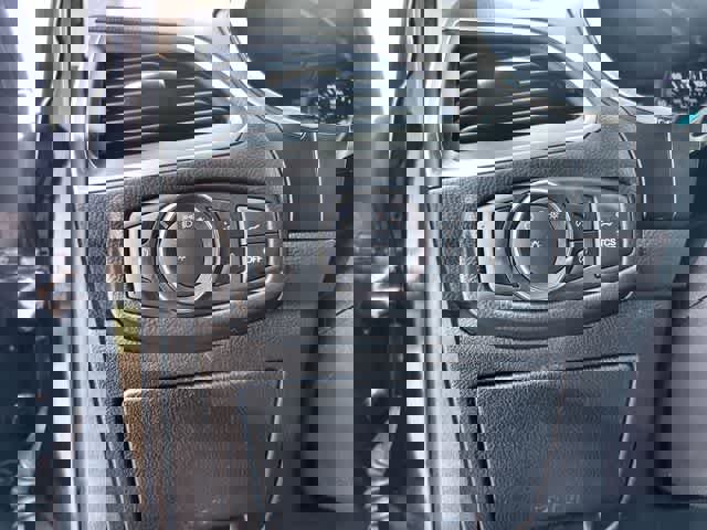 Used 2019 Ford Edge Titanium FWD image 29