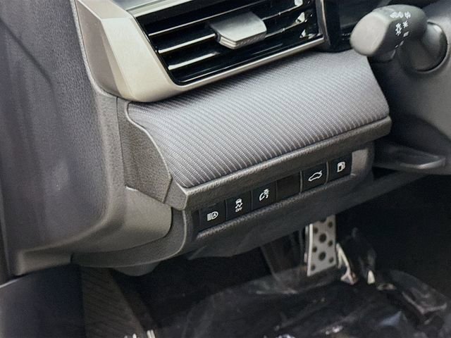 Used 2025 Toyota Camry SE image 10