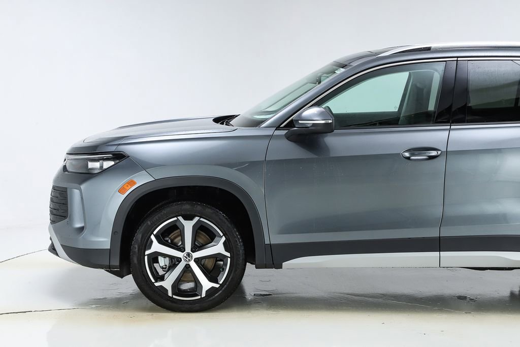 New 2026 Volkswagen Tiguan SE image 3