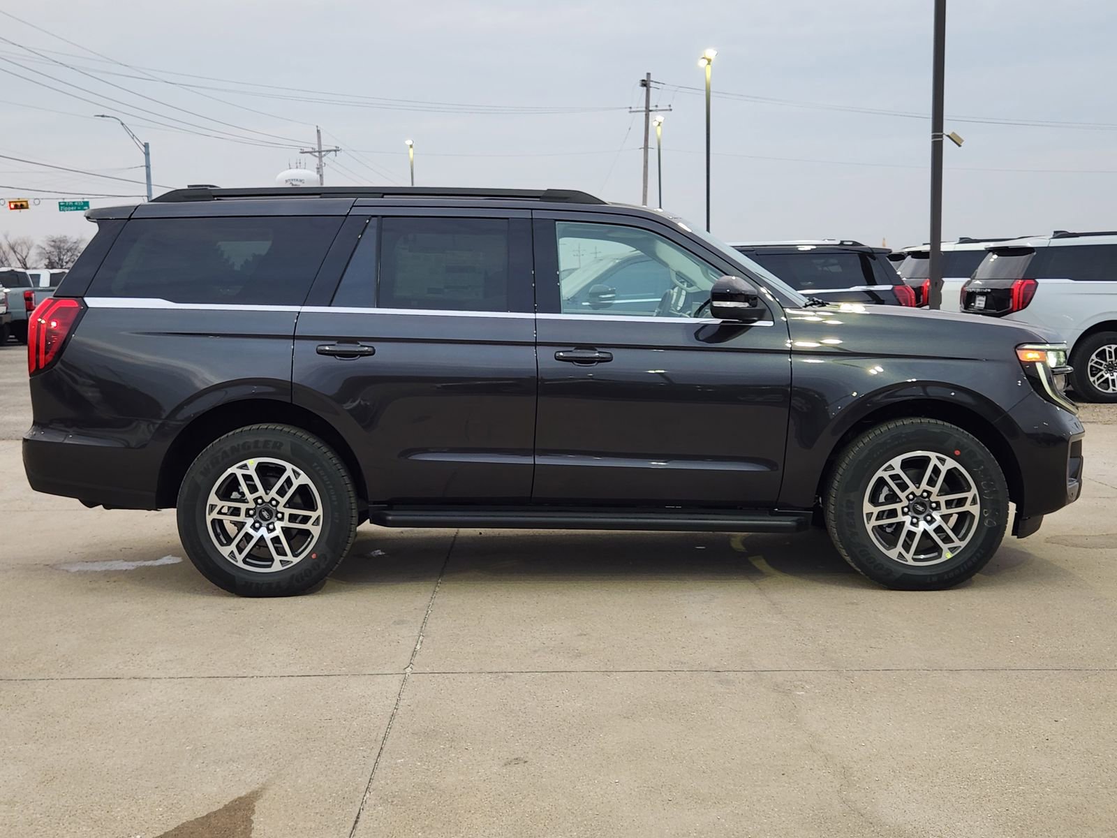 New 2026 Ford Expedition Active image 7