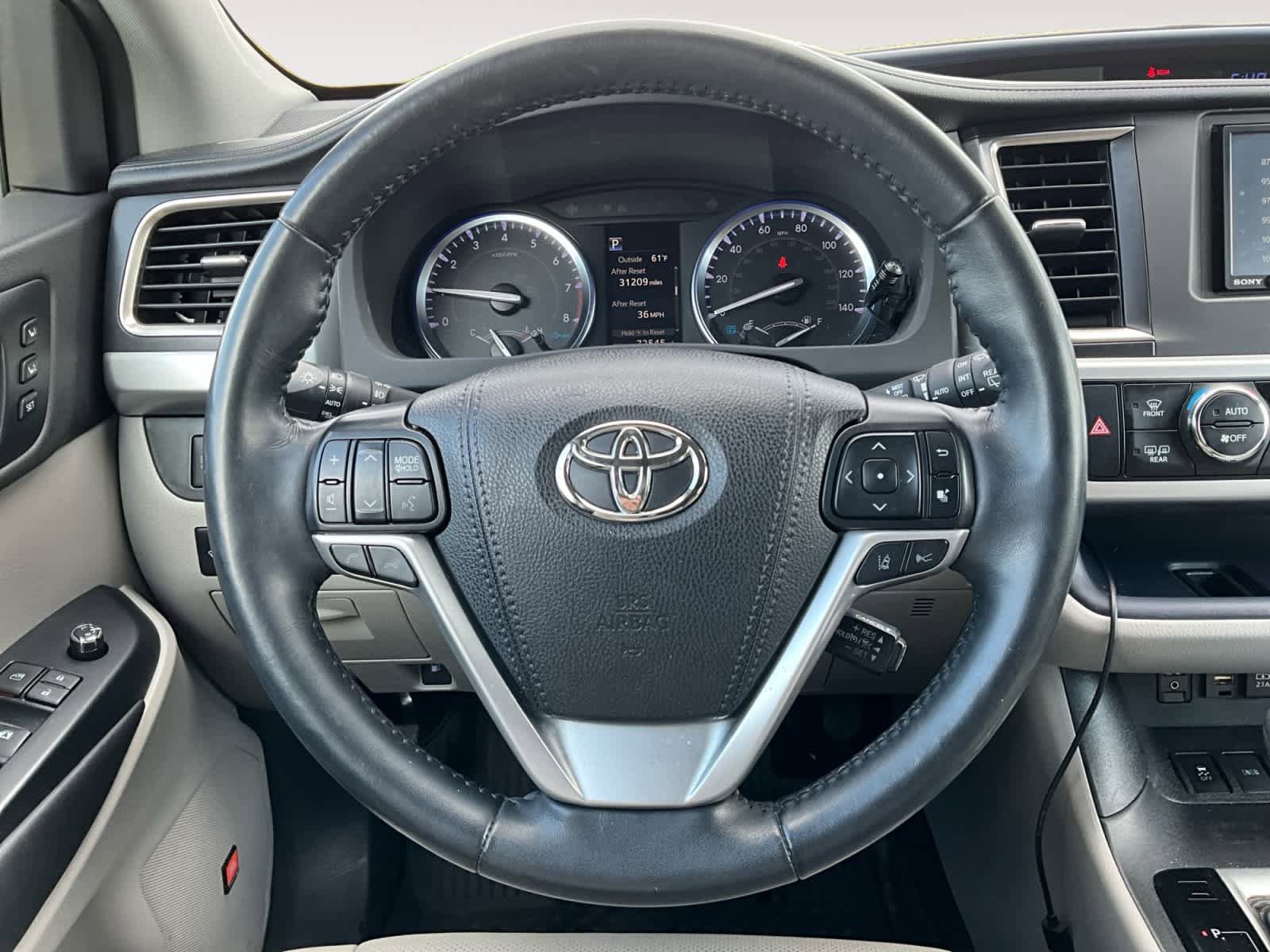 Used 2019 Toyota Highlander Limited Platinum AWD/4WD image 14