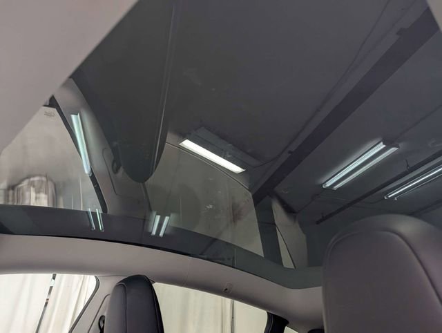 Used 2025 Tesla Model Y Long Range RWD image 14