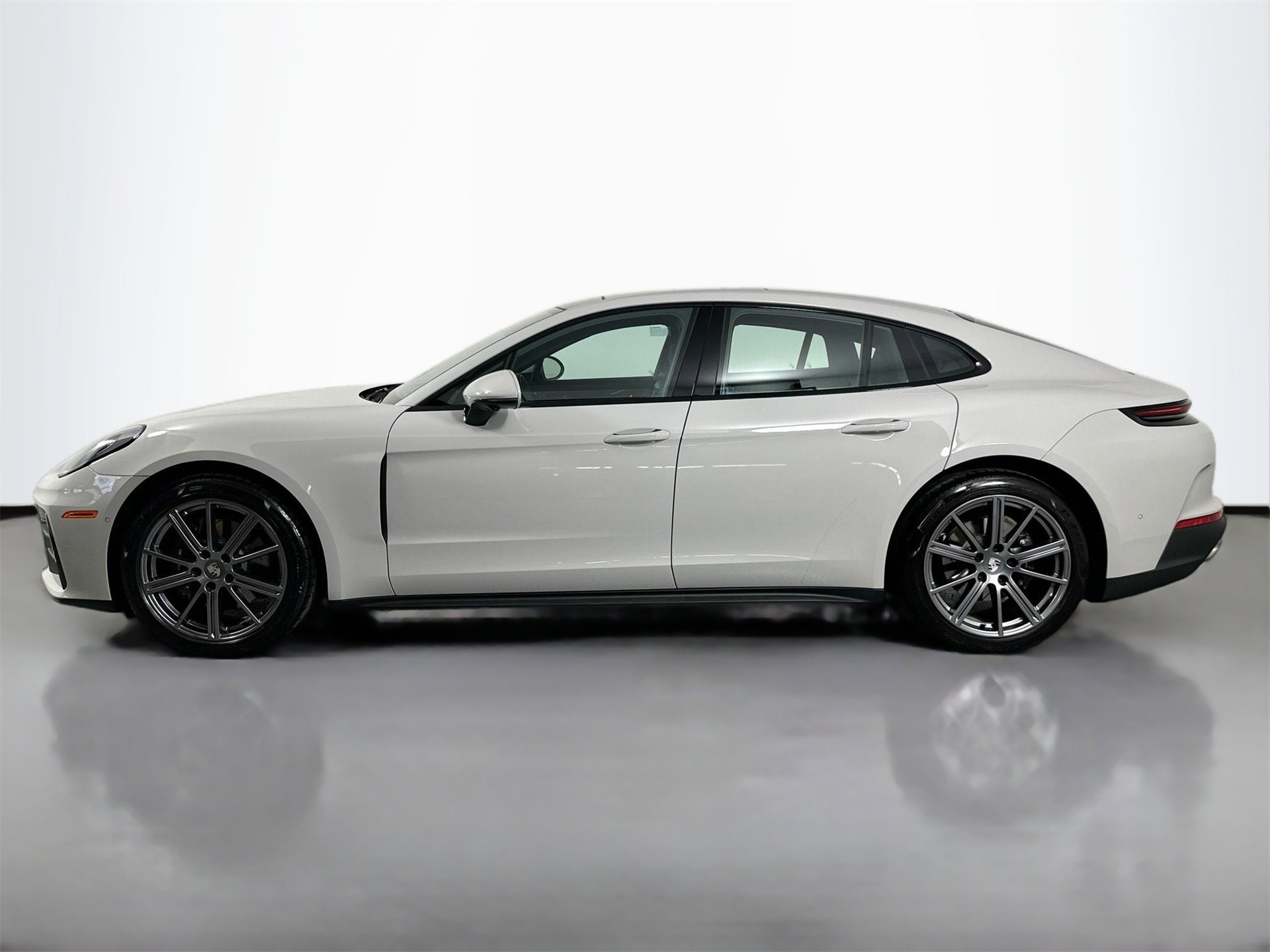 New 2025 Porsche Panamera 4 image 2