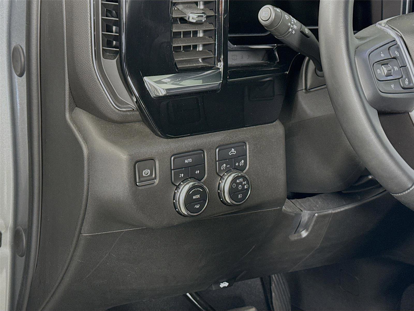 Used 2024 GMC Sierra 1500 Elevation image 4
