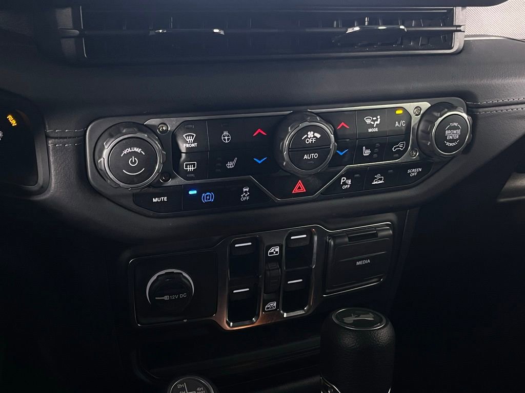 Used 2025 Jeep Wrangler Unlimited Sahara w/ Safety Group image 18