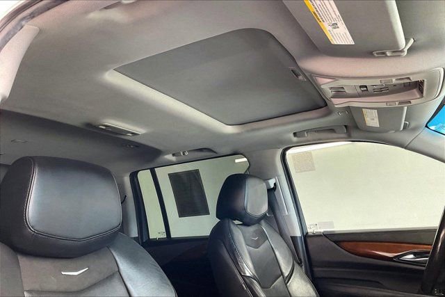 Used 2019 Cadillac Escalade ESV Luxury AWD/4WD image 23