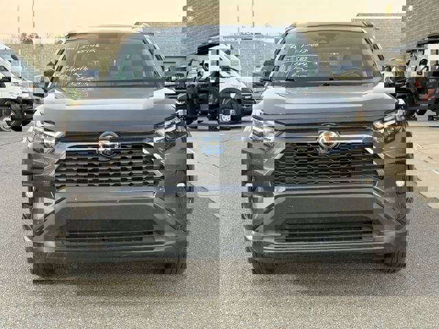 Used 2022 Toyota RAV4 XLE Premium image 5