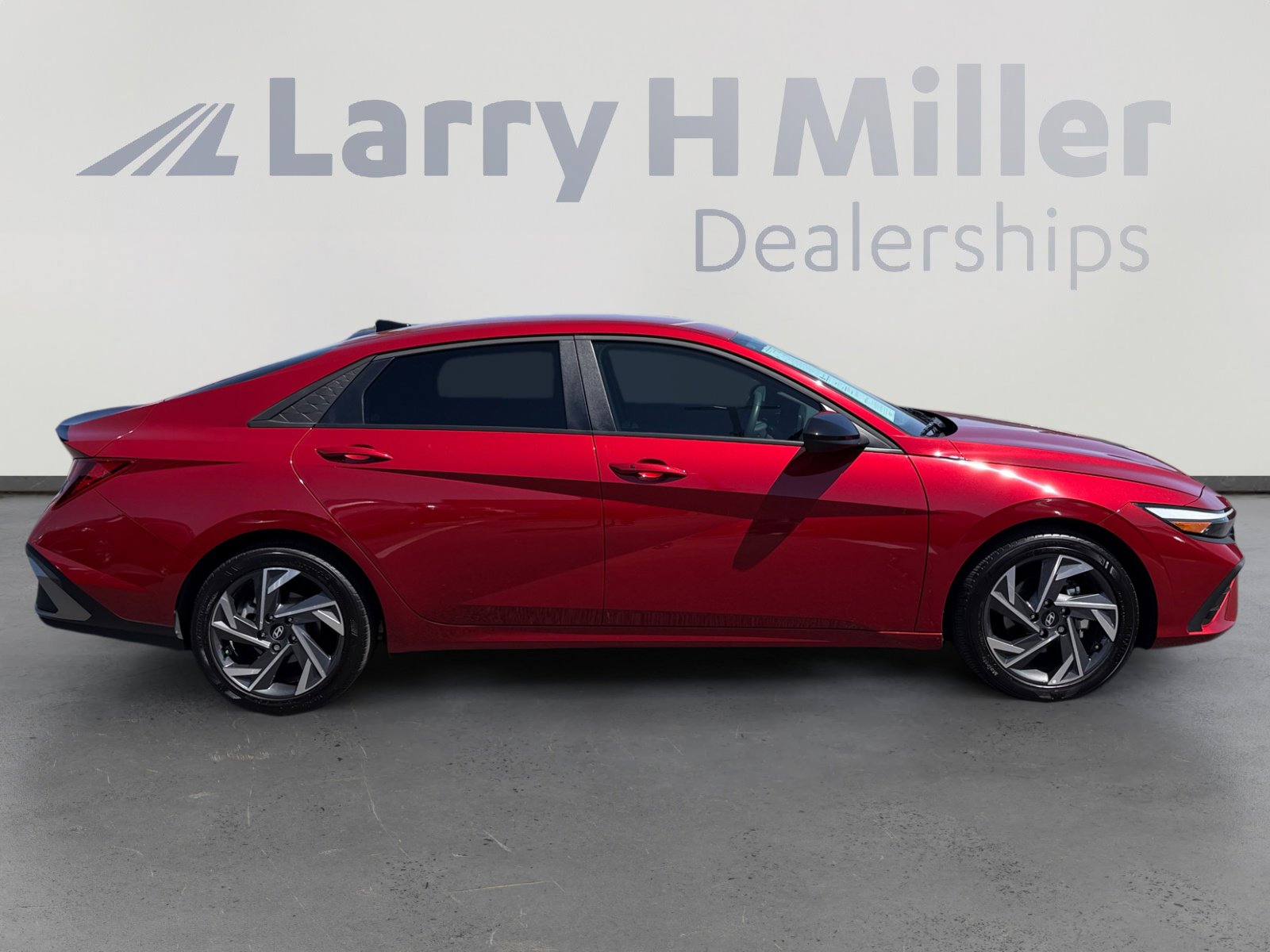 Certified 2025 Hyundai Elantra Sport FWD image 6