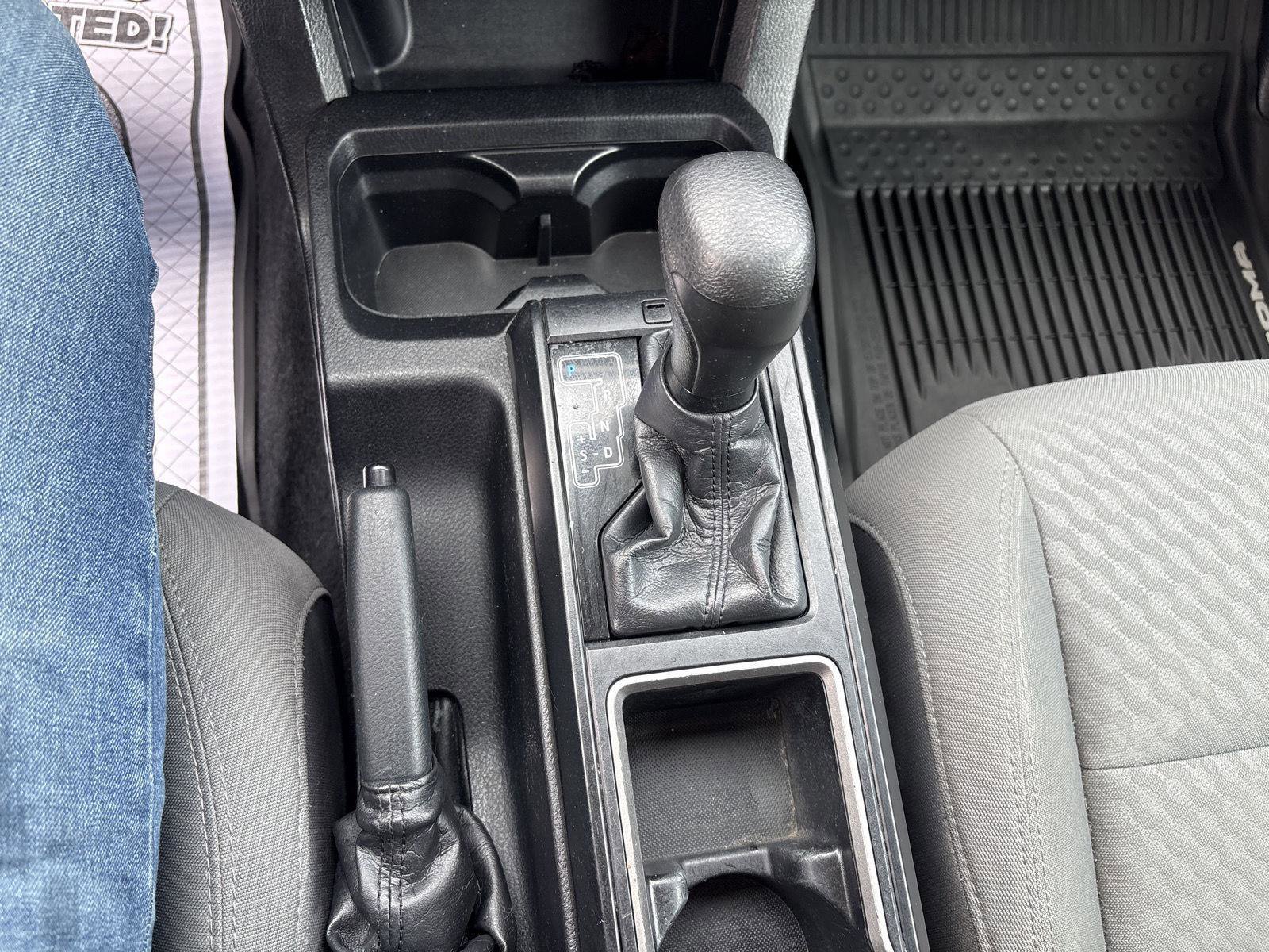 Used 2020 Toyota Tacoma SR AWD/4WD image 22