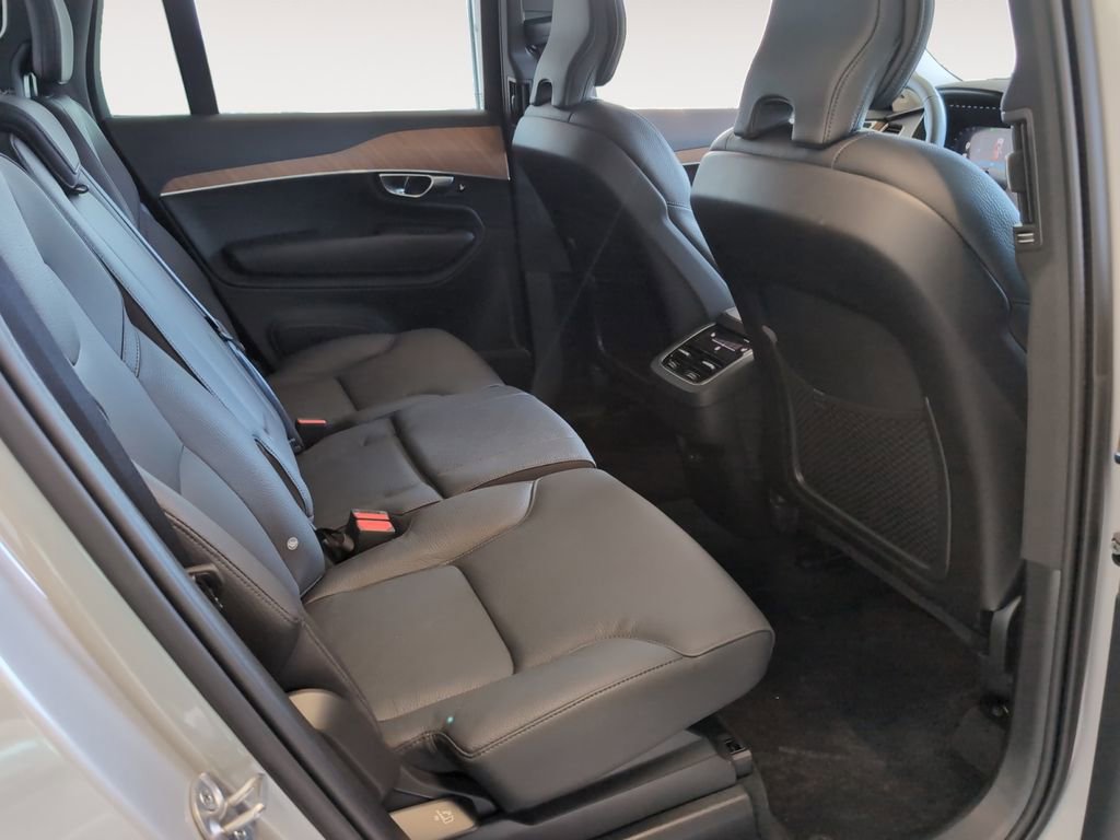 Used 2025 Volvo XC90 B6 Plus image 13