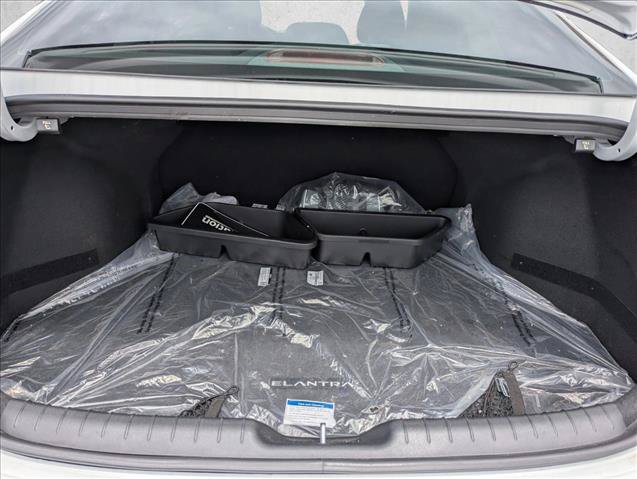 Certified 2026 Hyundai Elantra SE w/ Cargo Package FWD image 30