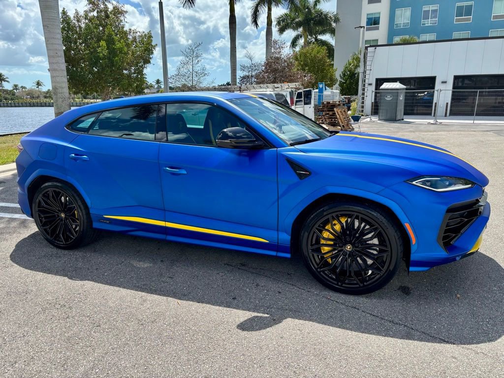 Used 2025 Lamborghini Urus SE image 4