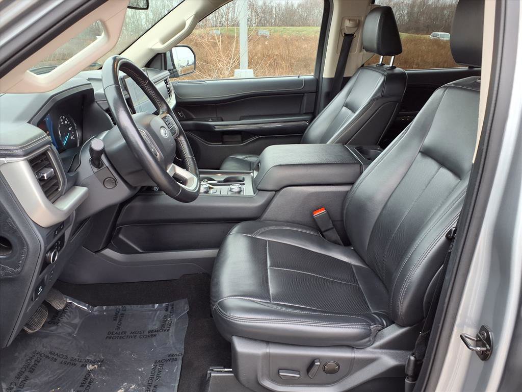 Used 2024 Ford Expedition XLT image 26