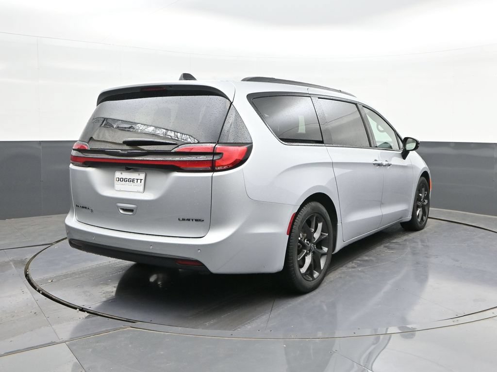 Used 2026 Chrysler Pacifica Limited w/ S Appearance Package FWD image 11