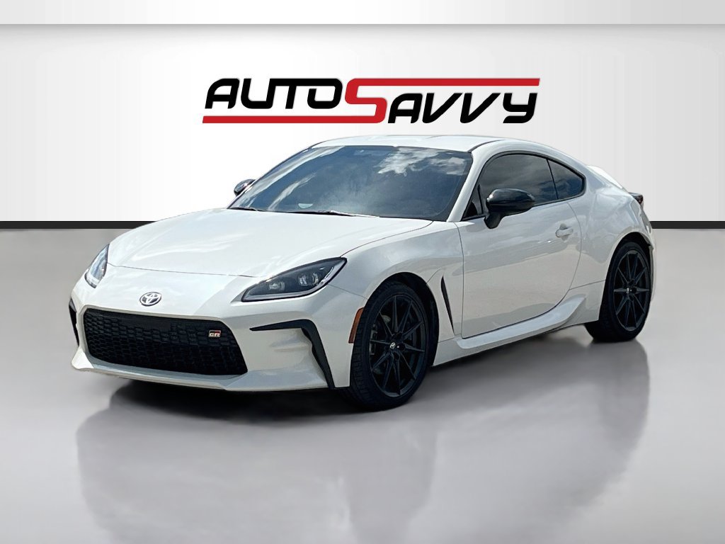 Used 2024 Toyota GR86 Premium RWD image 3