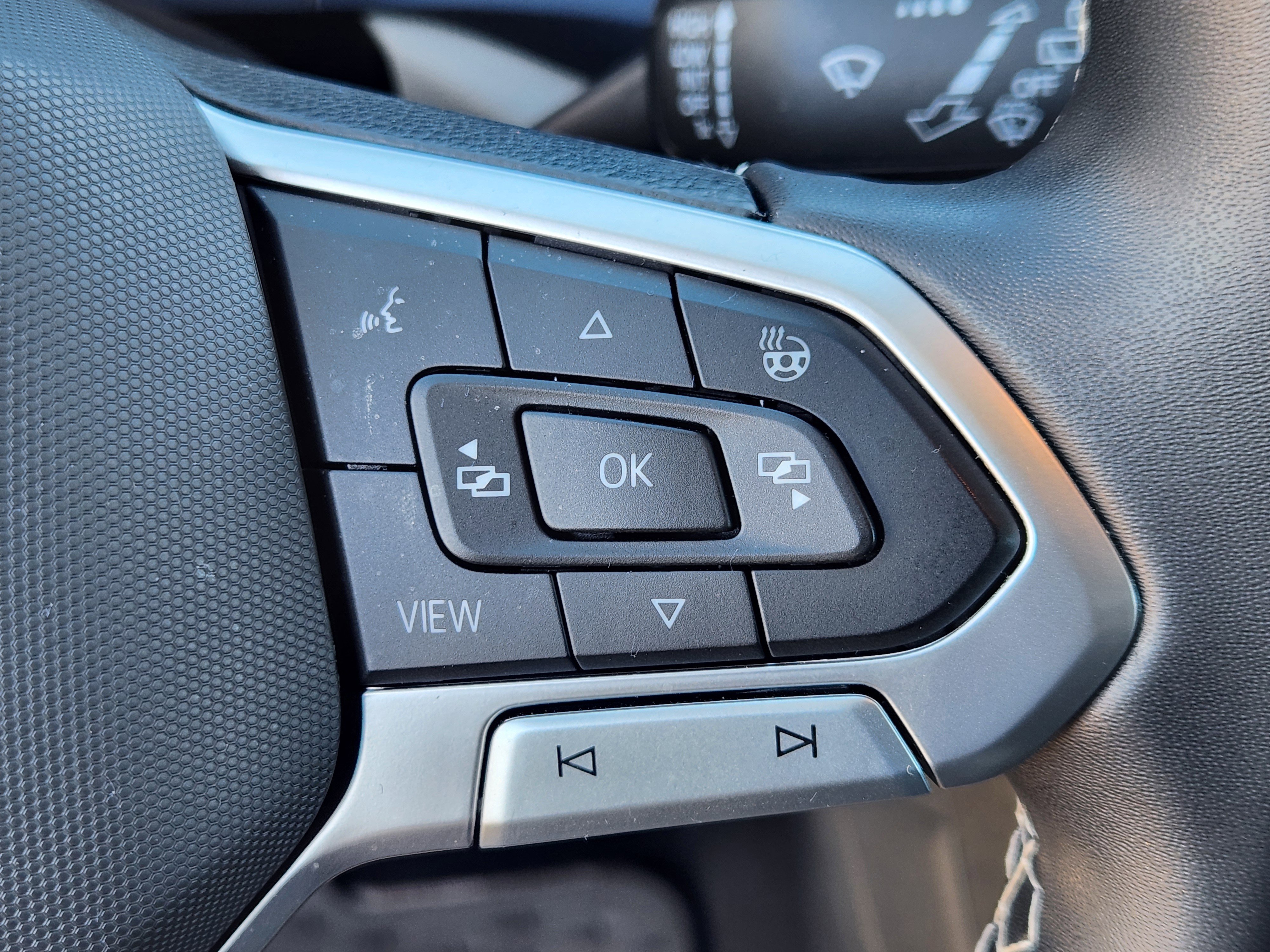 Certified 2023 Volkswagen Taos SE image 23