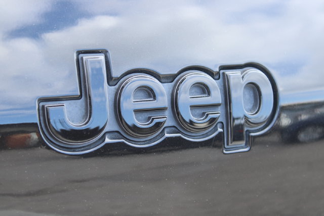 Used 2023 Jeep Grand Cherokee L Laredo RWD image 6