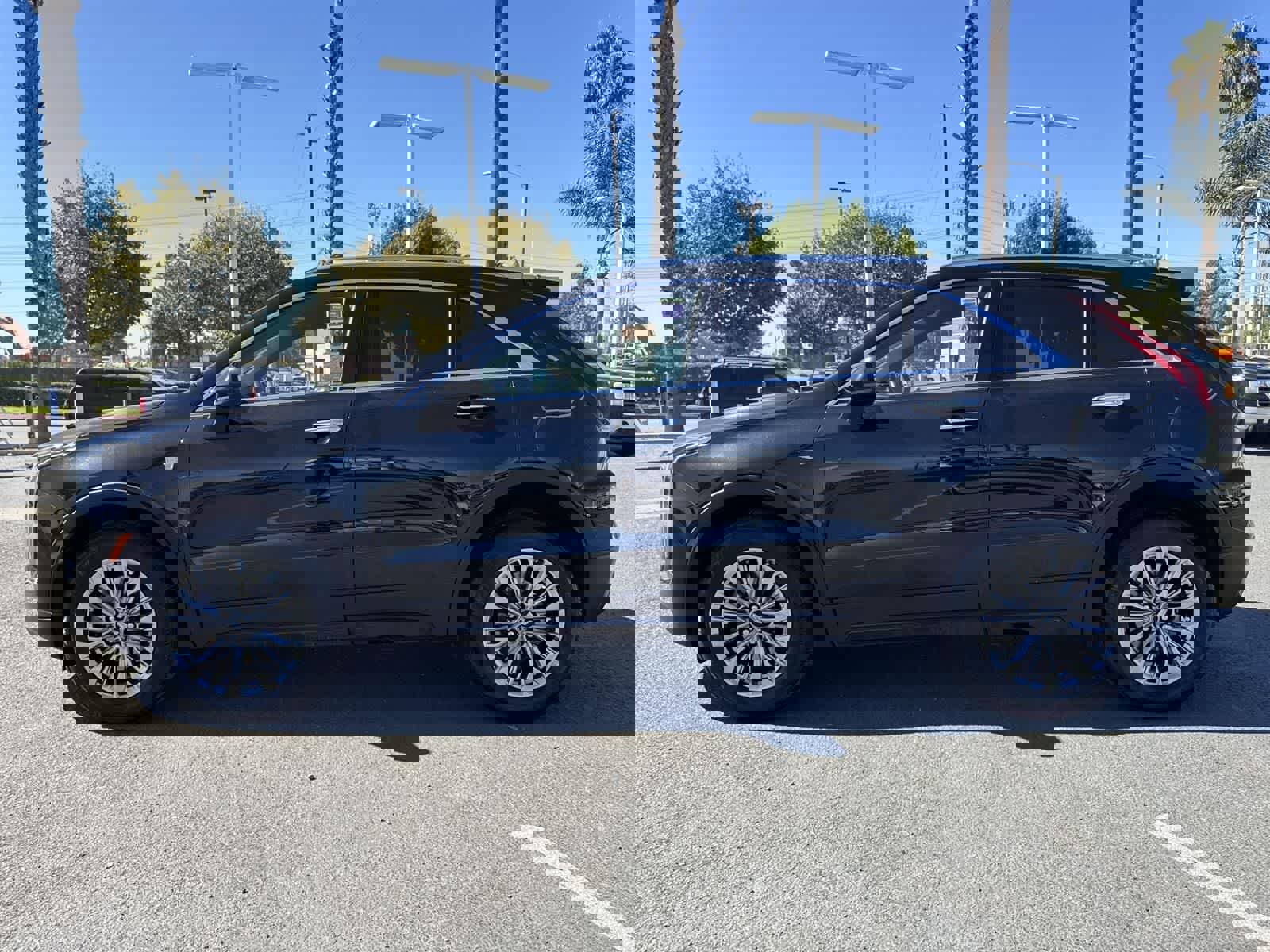 Used 2024 Cadillac XT4 Premium Luxury image 5