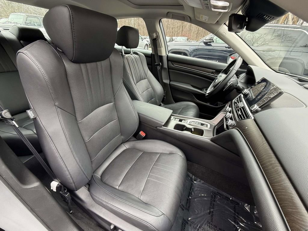 Used 2019 Honda Accord Touring image 9