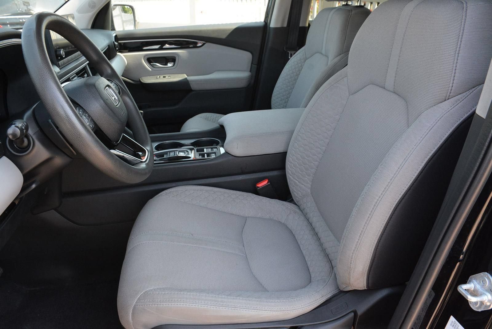Used 2023 Honda Pilot LX image 7