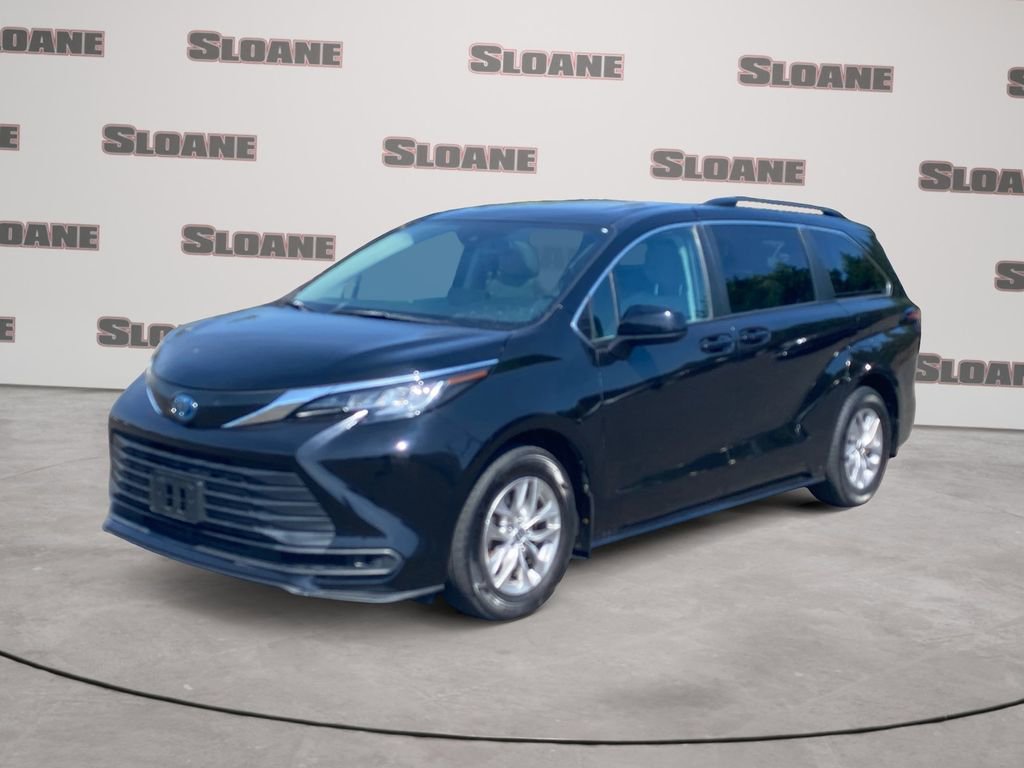 Used 2023 Toyota Sienna LE w/ LE Plus Package FWD image 1
