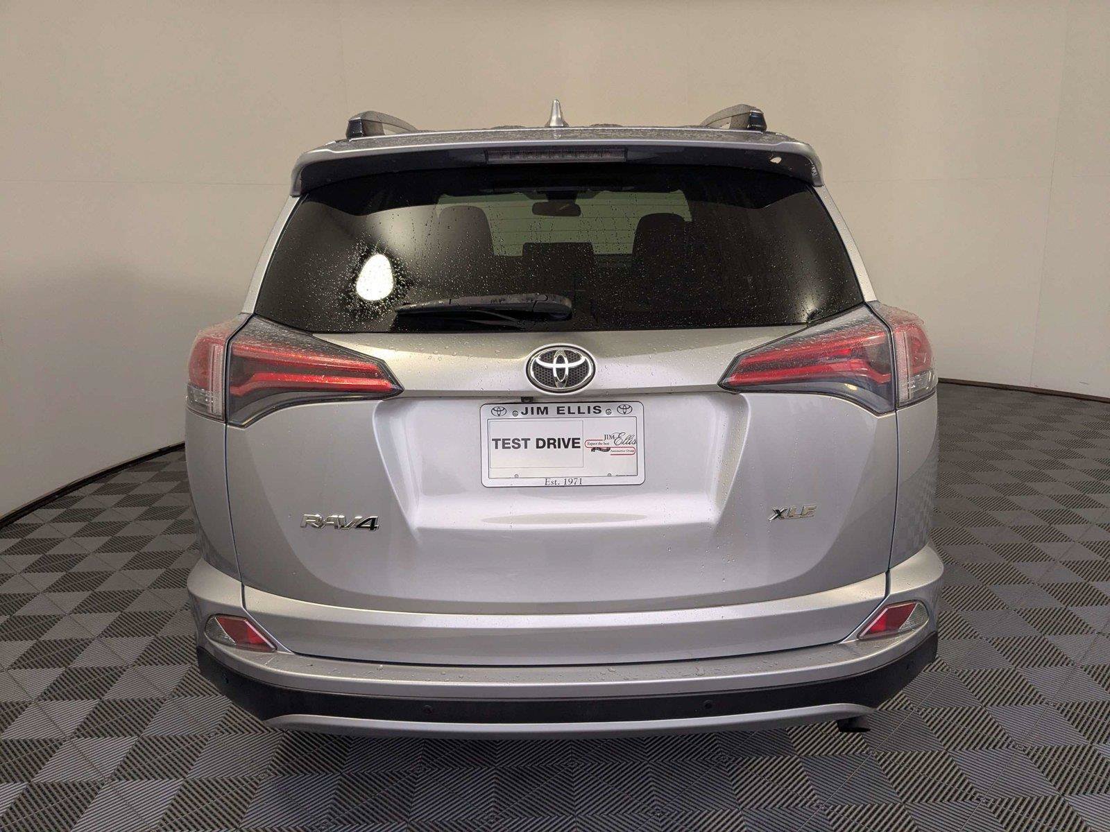 Used 2018 Toyota RAV4 XLE FWD image 6