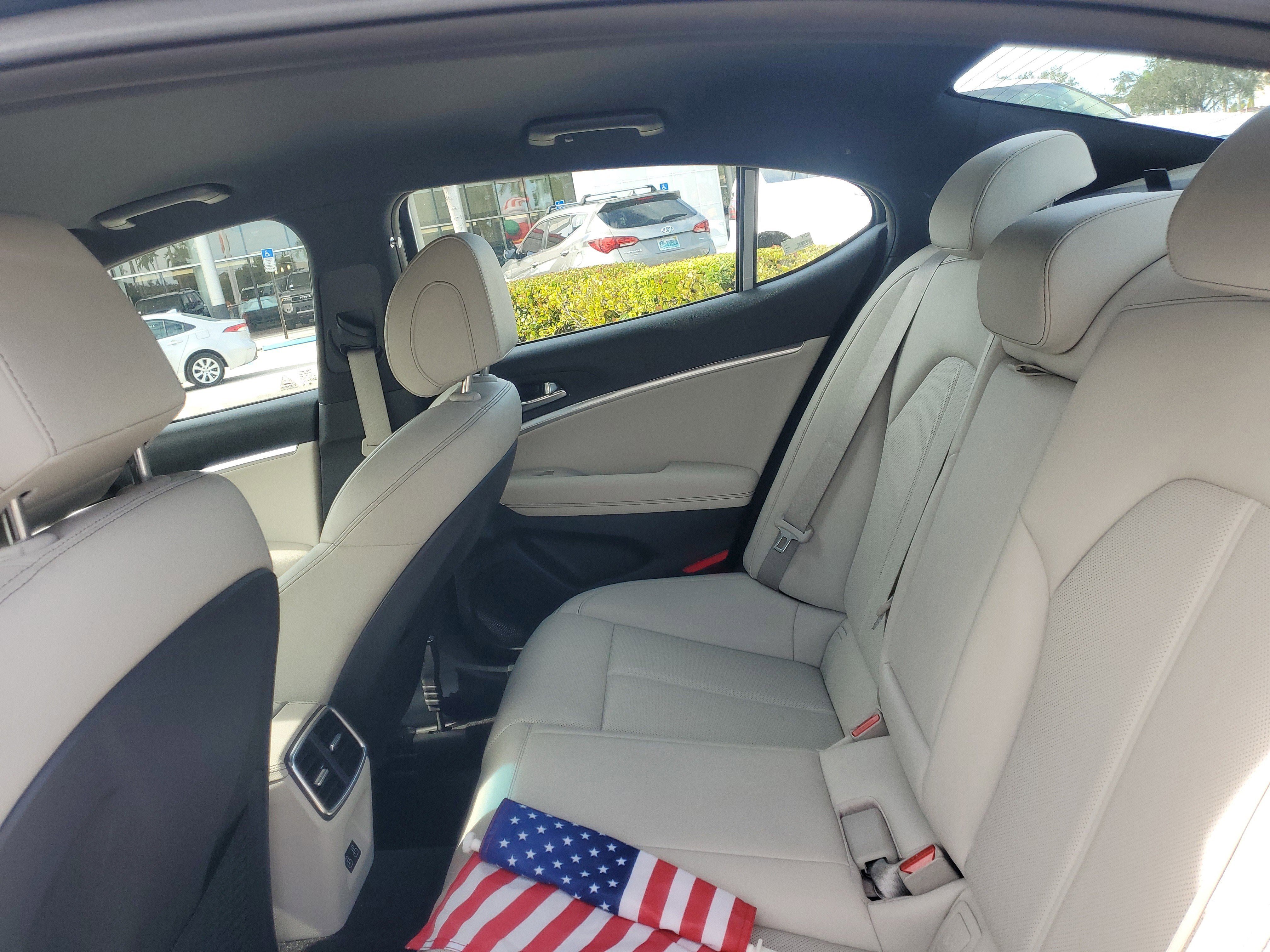 Used 2025 Genesis G70 2.5T image 11