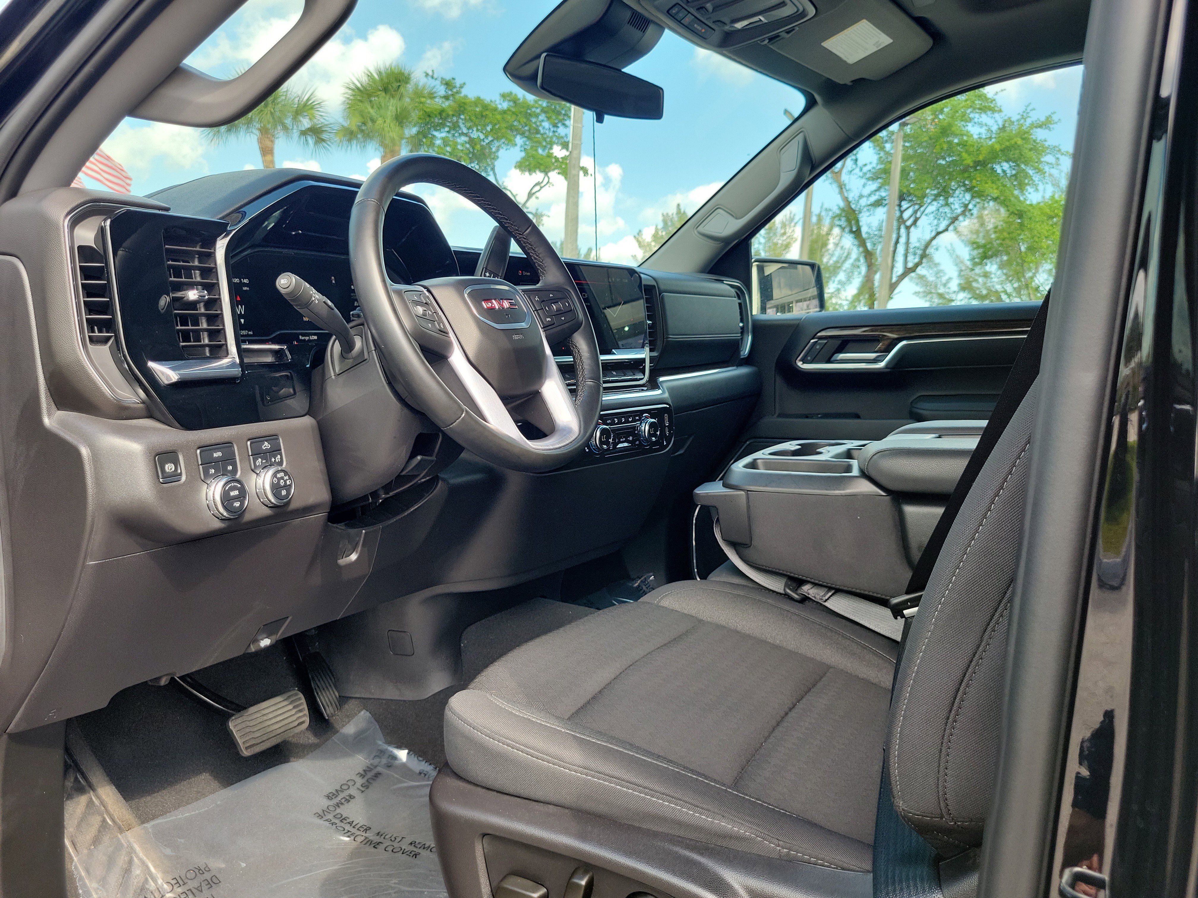 Used 2024 GMC Sierra 1500 Elevation AWD/4WD image 9