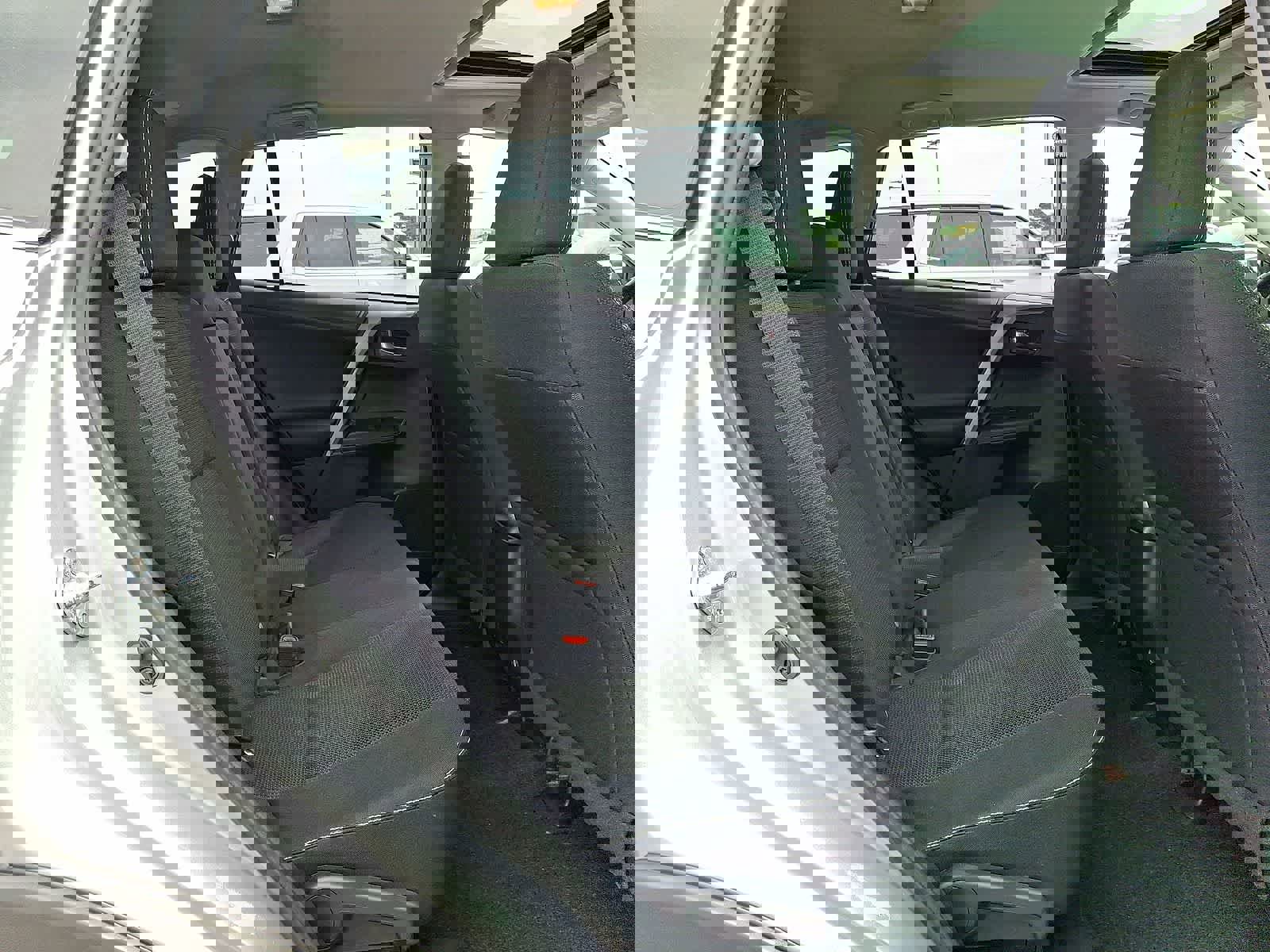 Used 2018 Toyota RAV4 XLE AWD/4WD image 32