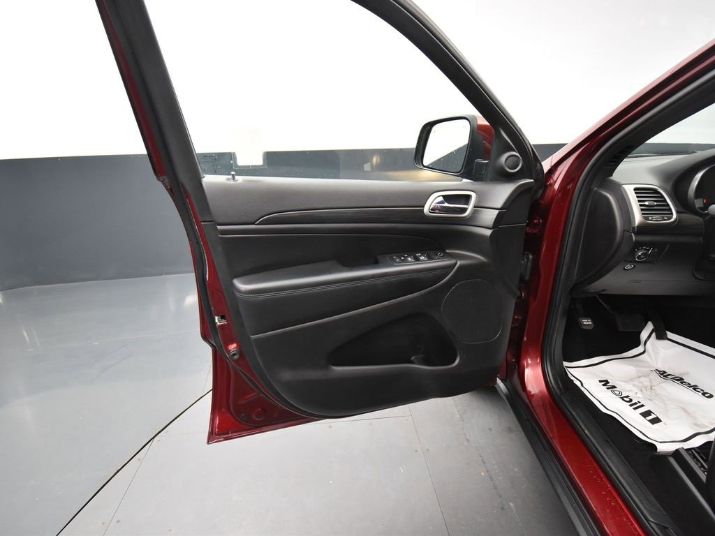 Used 2021 Jeep Grand Cherokee Laredo image 8