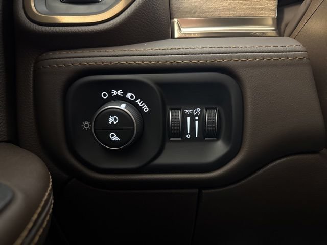 Used 2025 RAM 3500 Longhorn AWD/4WD image 20