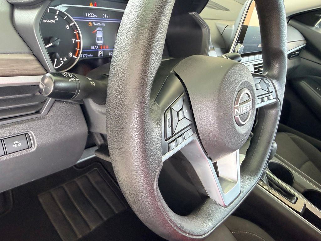 Used 2025 Nissan Altima 2.5 SV FWD image 19