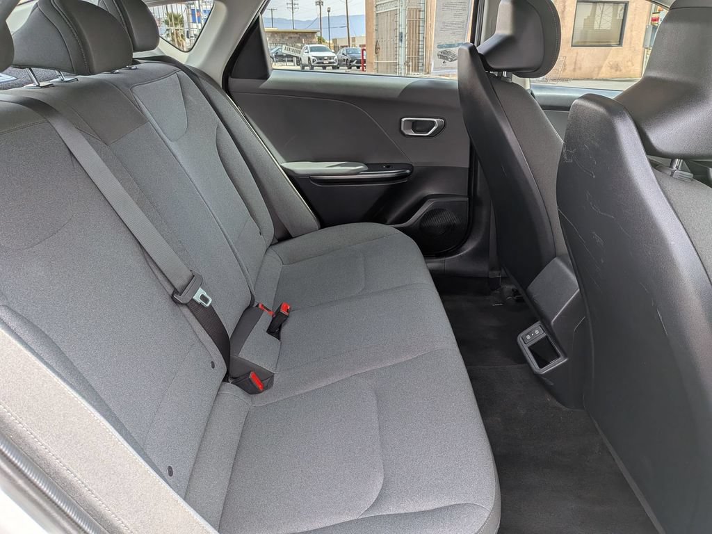 Used 2025 Kia K4 FWD image 29