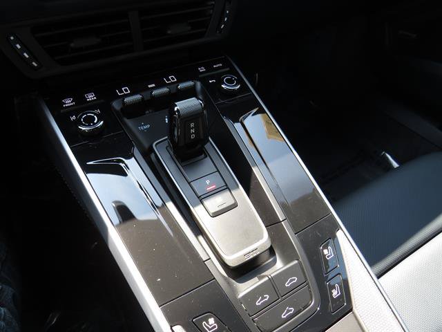 Used 2025 Porsche 911 Carrera RWD image 13