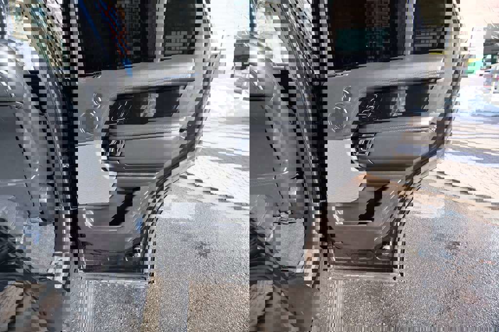 Used 2019 Land Rover Range Rover Autobiography image 31