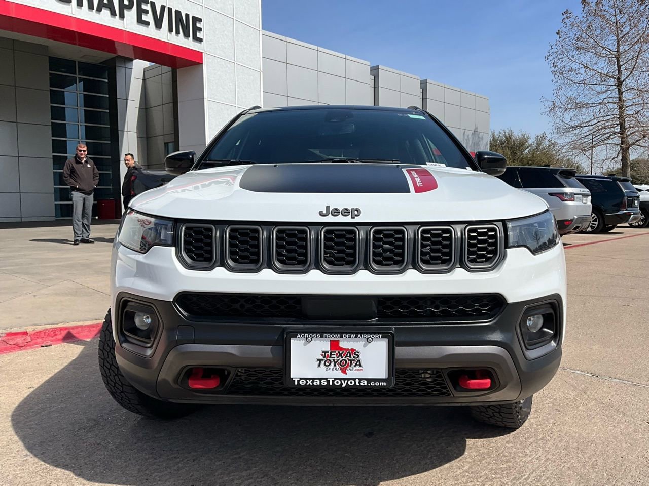 Used 2025 Jeep Compass Trailhawk image 3