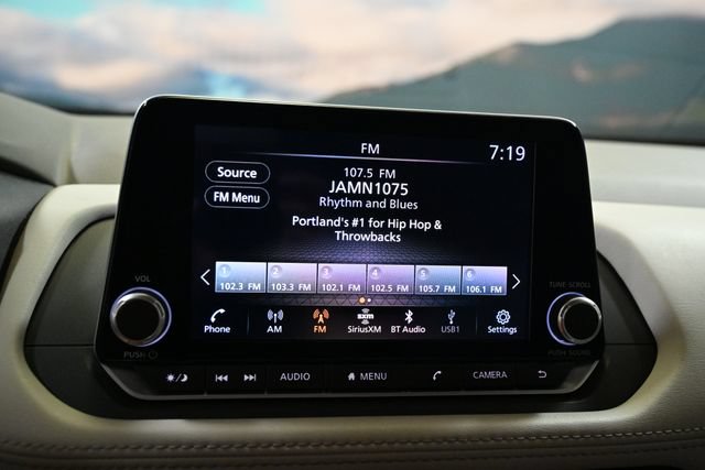 Used 2023 Nissan Rogue SV FWD image 32