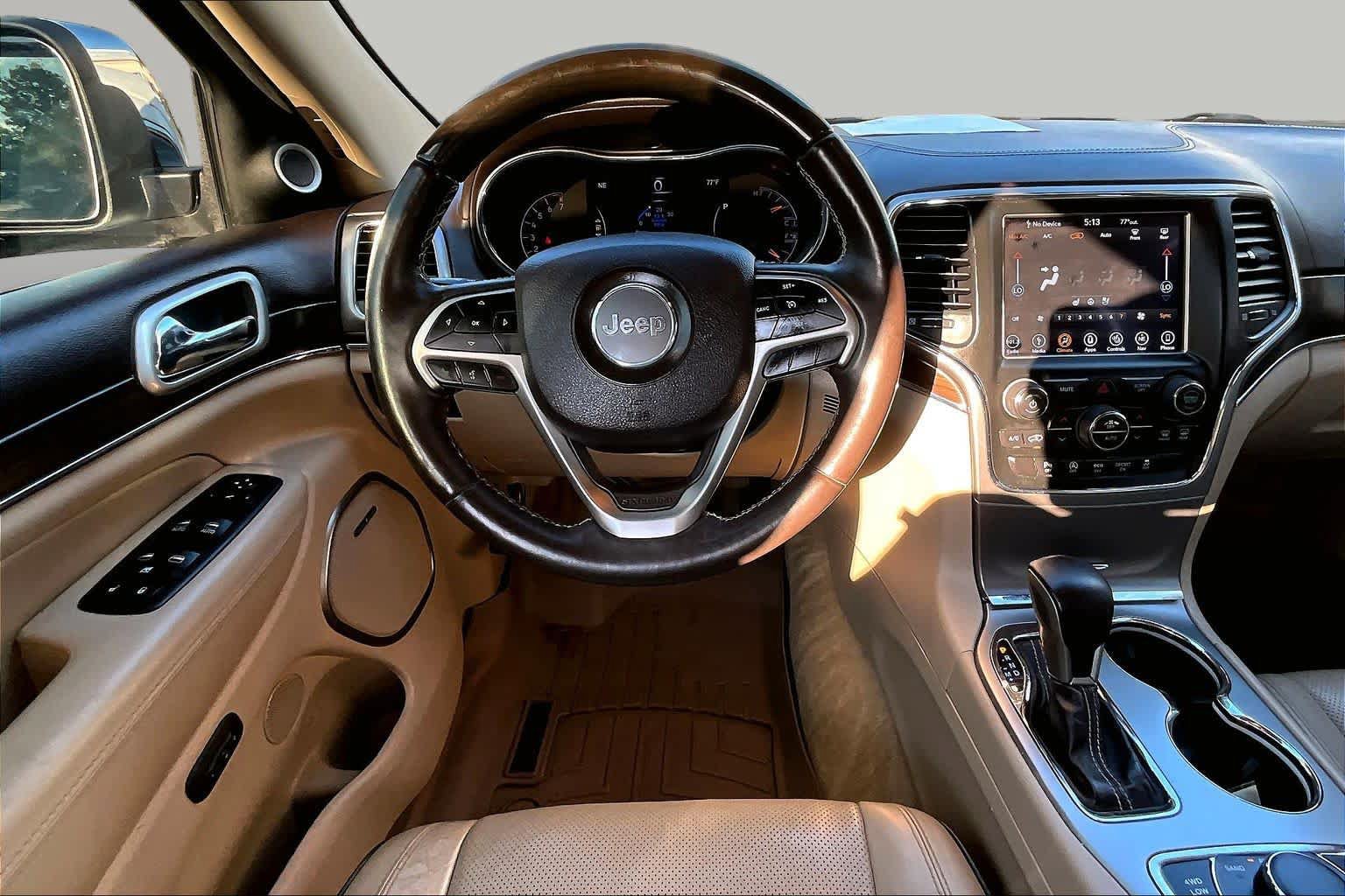 Used 2018 Jeep Grand Cherokee Overland AWD/4WD image 11