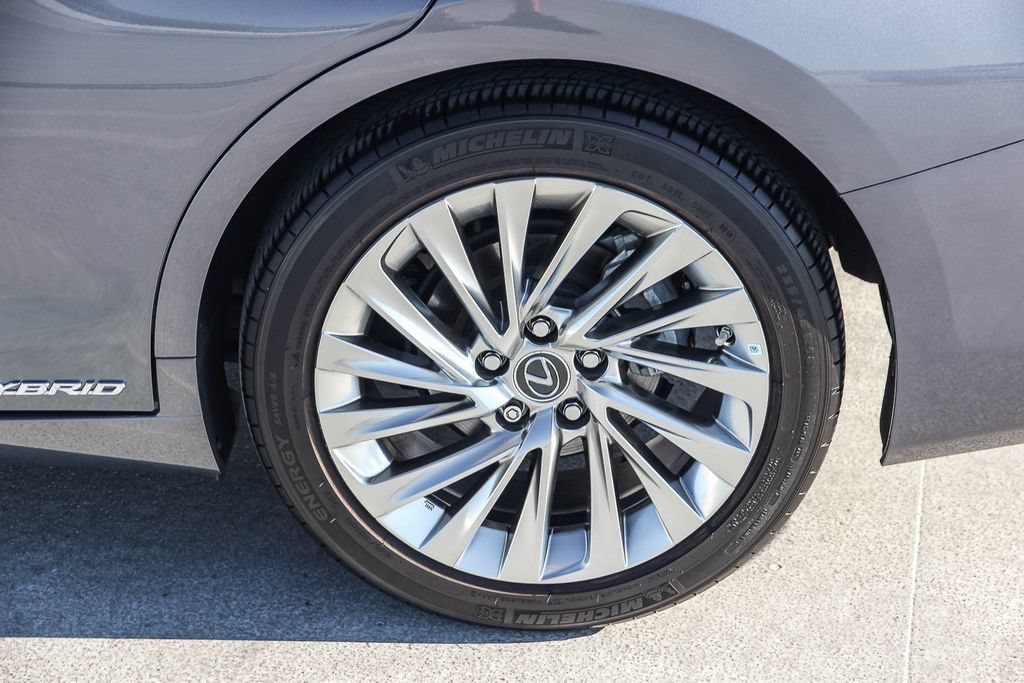 Used 2020 Lexus ES 300h w/ Accessory Package FWD image 11