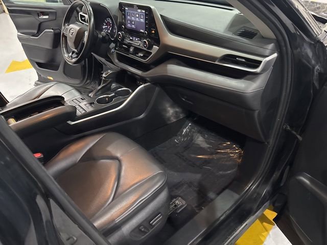 Used 2021 Toyota Highlander XLE image 34