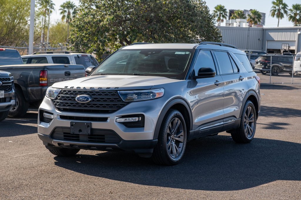 Used 2022 Ford Explorer XLT w/ Equipment Group 202A image 3
