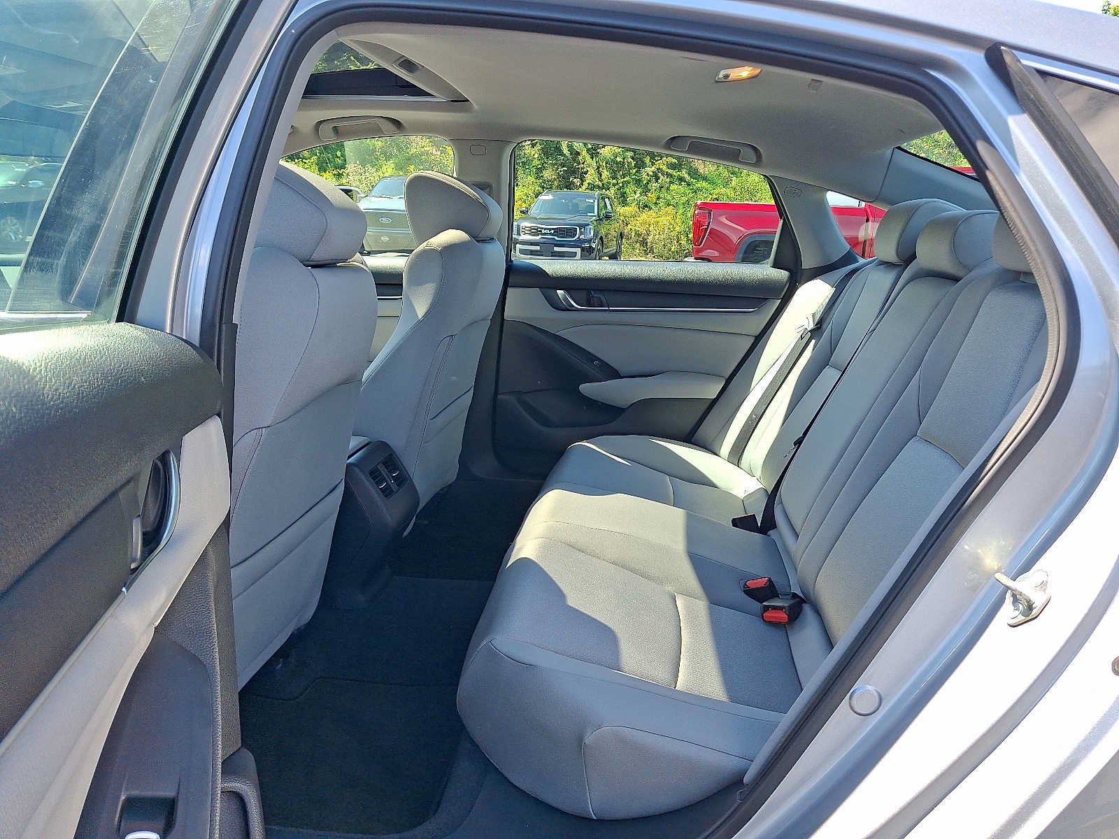 Used 2018 Honda Accord EX image 10