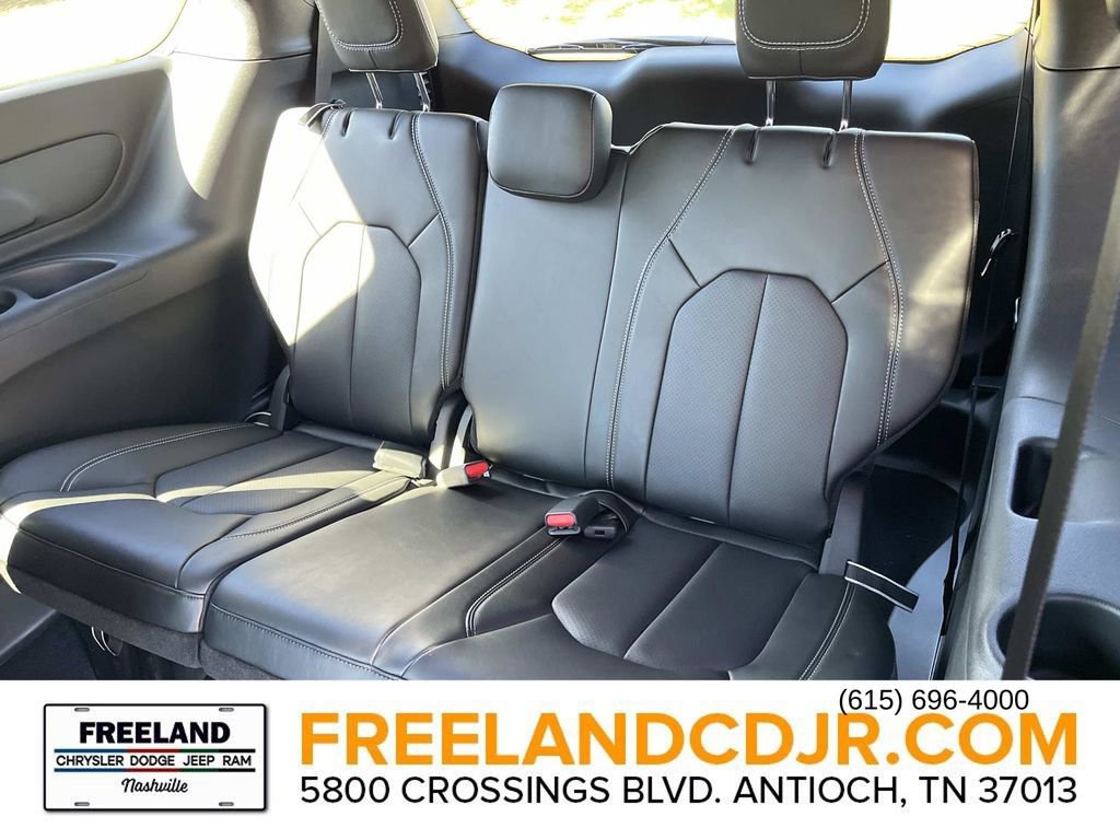 New 2026 Chrysler Pacifica Select image 18