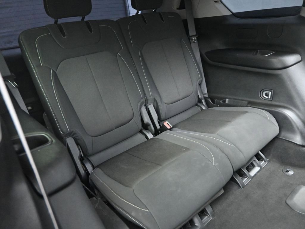 Used 2023 Jeep Grand Cherokee L Laredo image 17