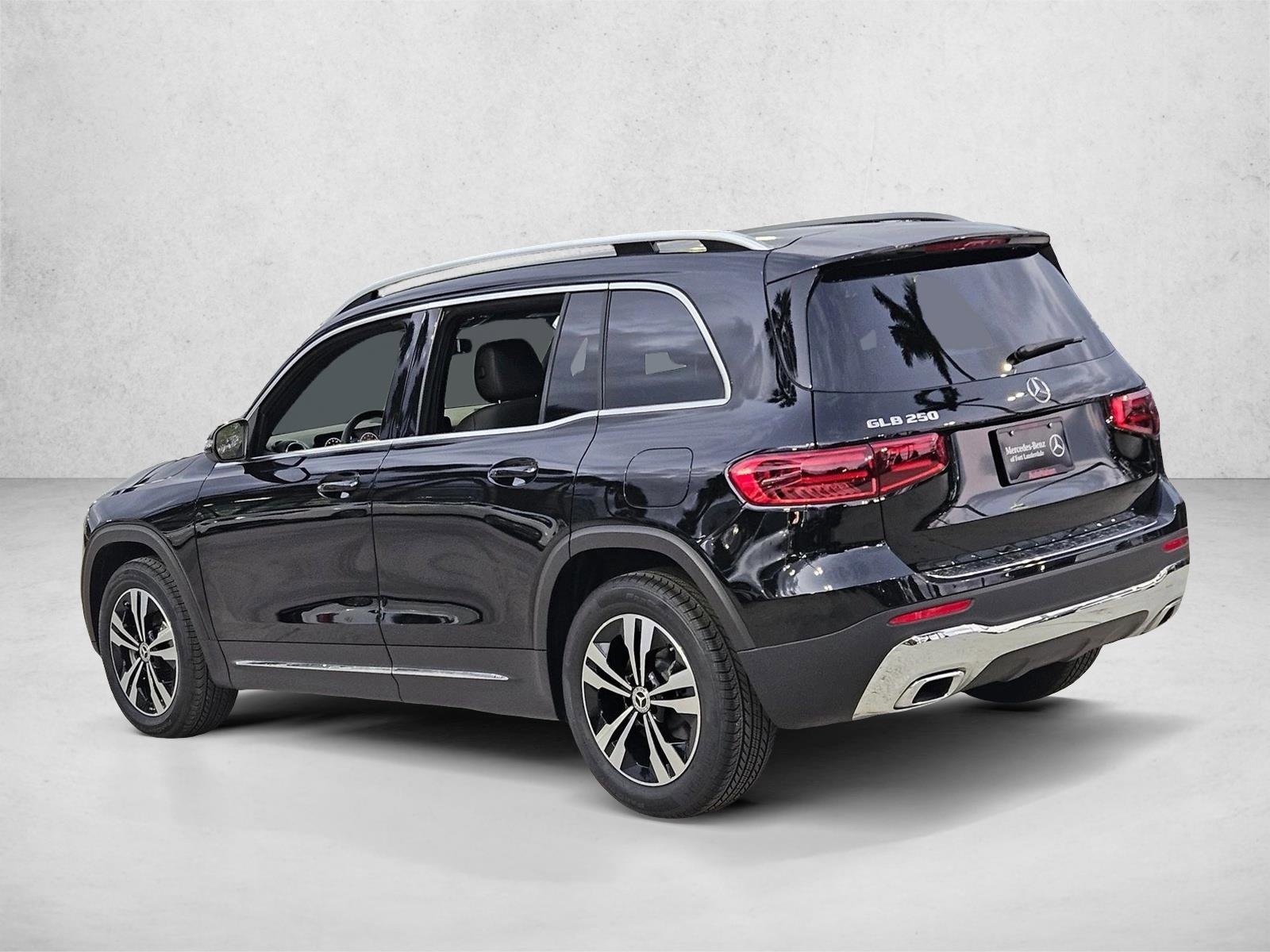 Used 2025 Mercedes-Benz GLB 250 image 8
