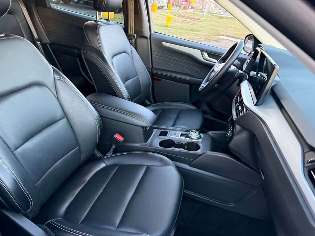 Used 2025 Ford Escape Platinum image 12