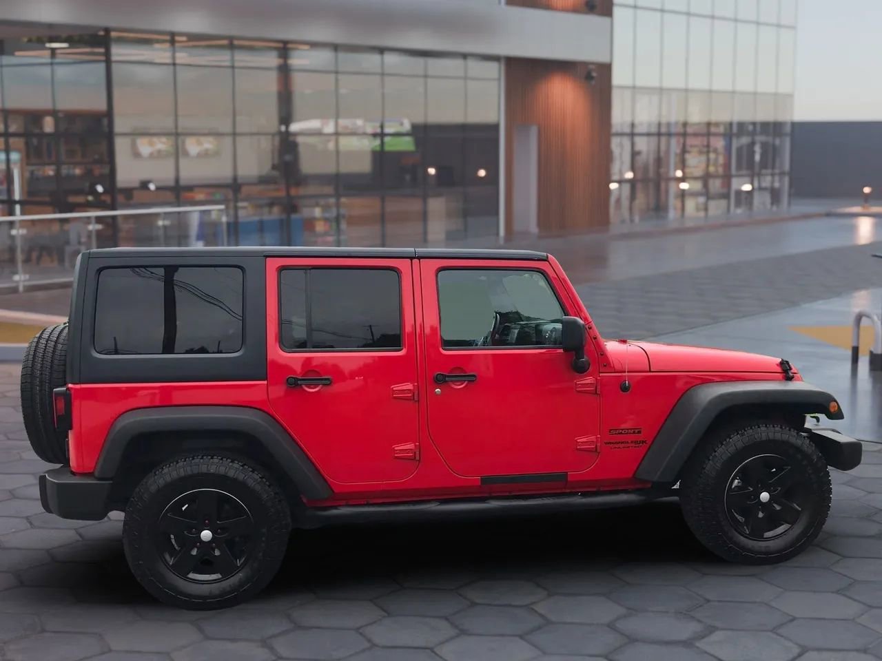 Used 2018 Jeep Wrangler Unlimited Sport S AWD/4WD image 2