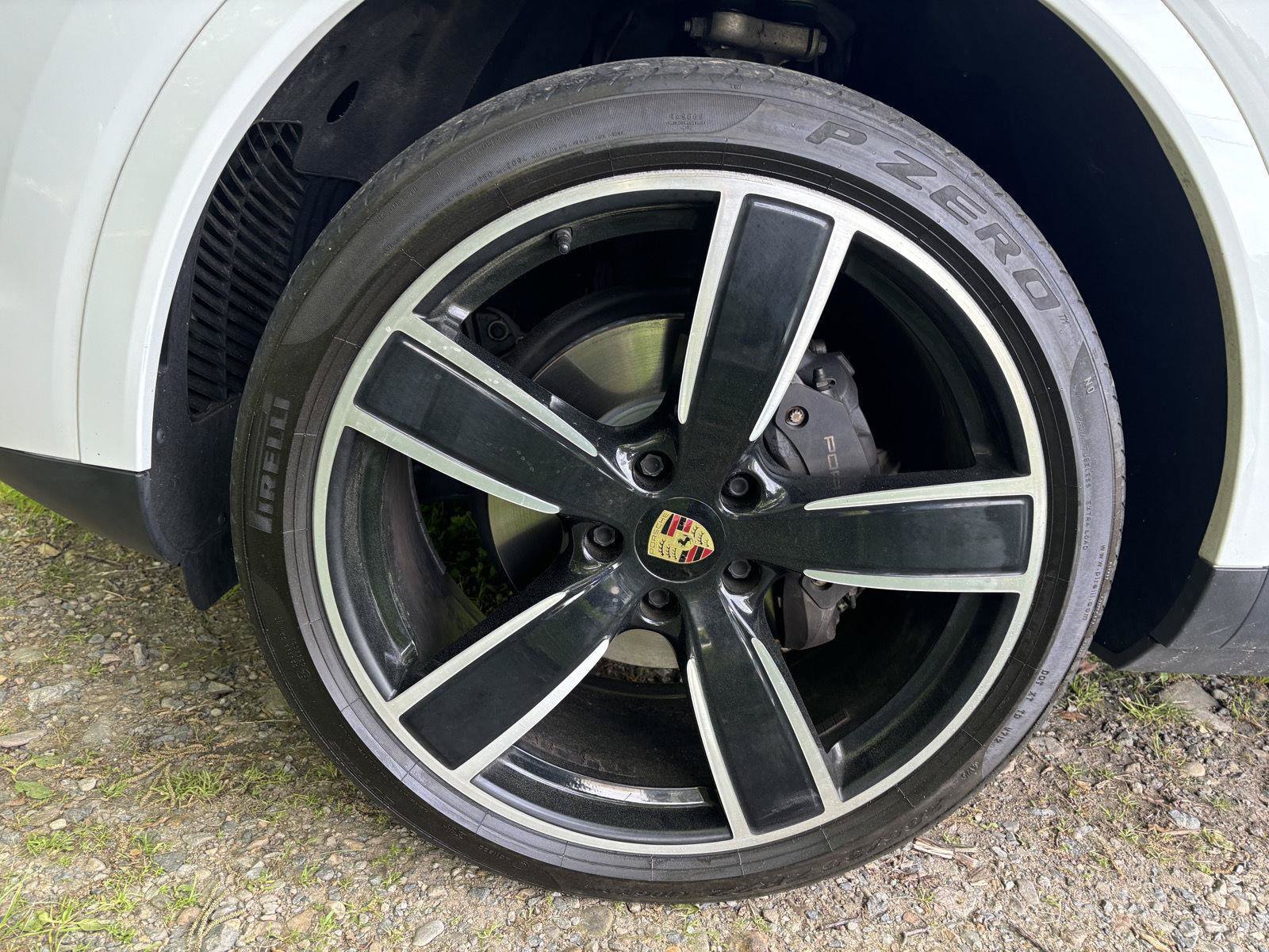 Used 2019 Porsche Cayenne w/ Premium Plus Package AWD/4WD image 28