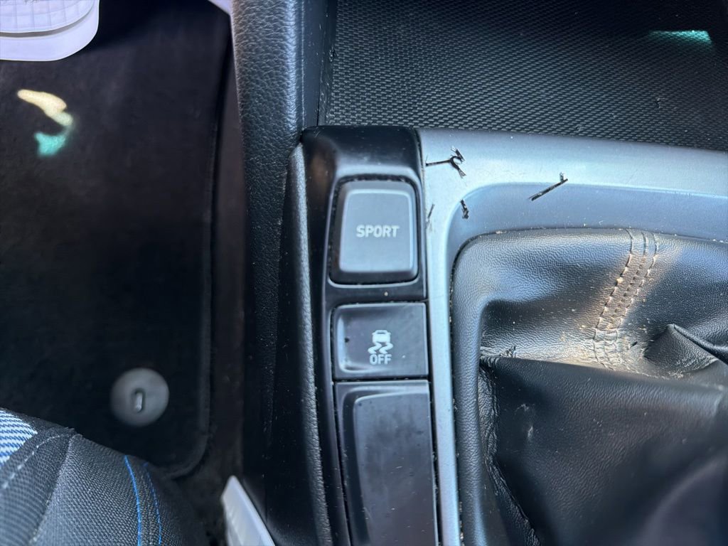 Used 2020 Hyundai Veloster 2.0 FWD image 29