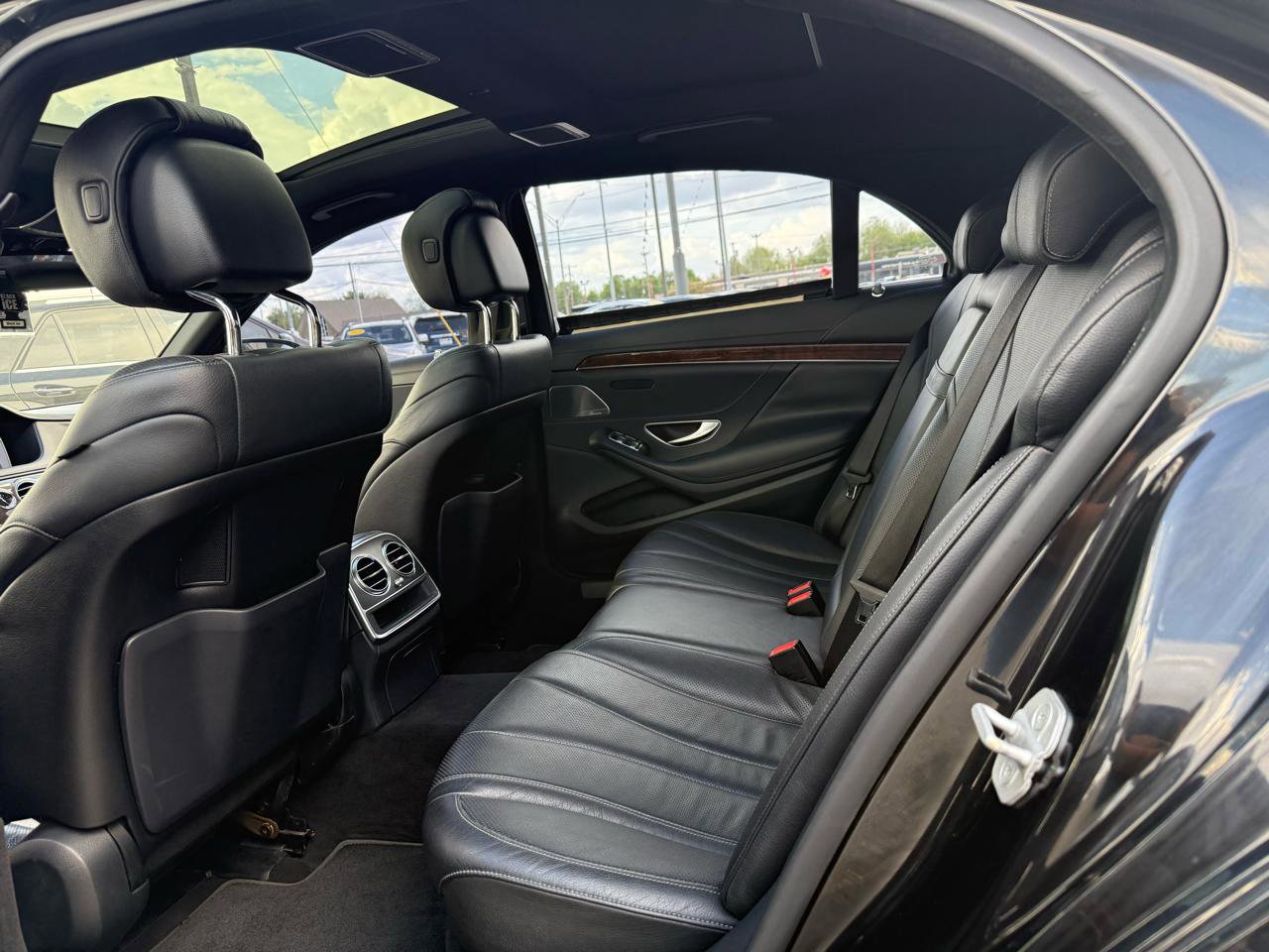 Used 2015 Mercedes-Benz S 550 Sedan image 12